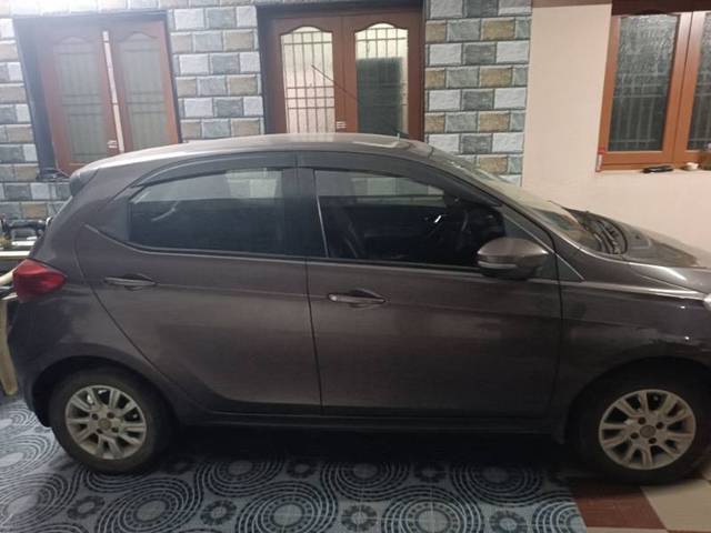 https://images10.gaadi.com/usedgaadi-sellcar/UsedCar/ac337eff-1a12-4117-9012-f53fb3c9fef0/86c1fbf6-f72b-4b3c-882b-e2d1c929e4ed.jpg?imwidth=6401