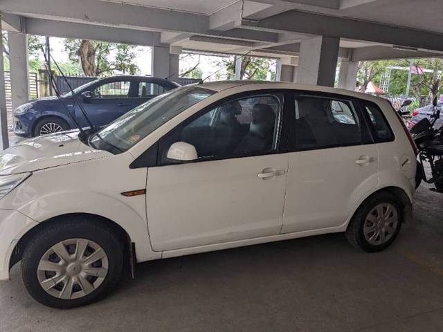 https://images10.gaadi.com/usedgaadi-sellcar/UsedCar/ac75e7bf-331b-435c-9865-0c87d29f44a2/b179bc9c-fa0c-472c-9763-eb3b458b7f84.jpg?imwidth=6400