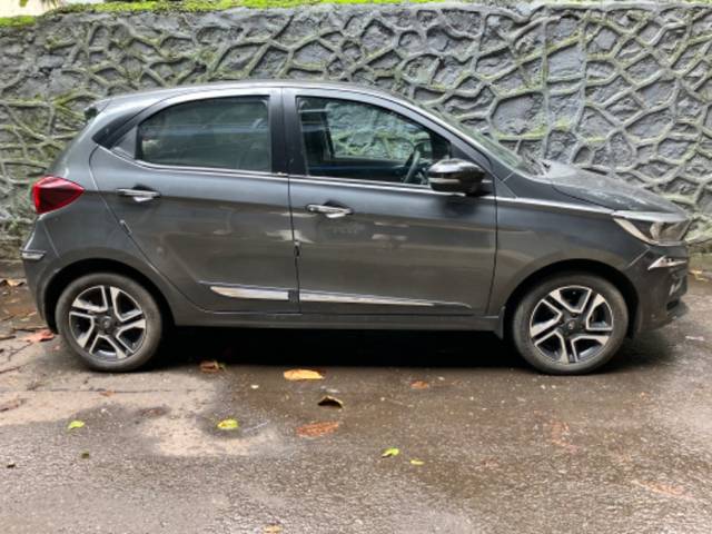 https://images10.gaadi.com/usedgaadi-sellcar/UsedCar/ad0f61a5-43fd-47ff-82af-582f2c347752/0d250666-c845-4452-8fb8-b25c123fba06.jpeg?imwidth=6401