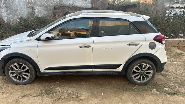 https://images10.gaadi.com/usedgaadi-sellcar/UsedCar/ad1ed6a5-537f-4c3a-9514-af14afe6bb57/a92da0b8-2ef7-4a8a-b651-3a3c6965d616.jpeg?imwidth=6402