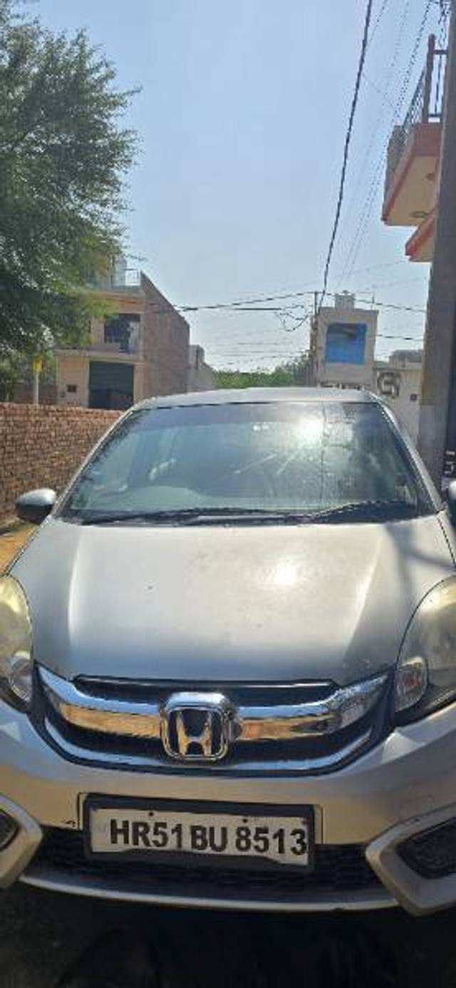 https://images10.gaadi.com/usedgaadi-sellcar/UsedCar/ad67c6cd-138b-4a92-a3f1-24ce22d1679c/27510702-e25e-47ef-be61-23303c6b8fc3.jpg?imwidth=6400