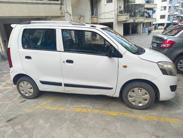 https://images10.gaadi.com/usedgaadi-sellcar/UsedCar/ada4301a-10b1-4eca-a56a-7edb5225bd06/6a76e875-37e9-4b31-8b80-359424fe2d12.jpg?imwidth=6401