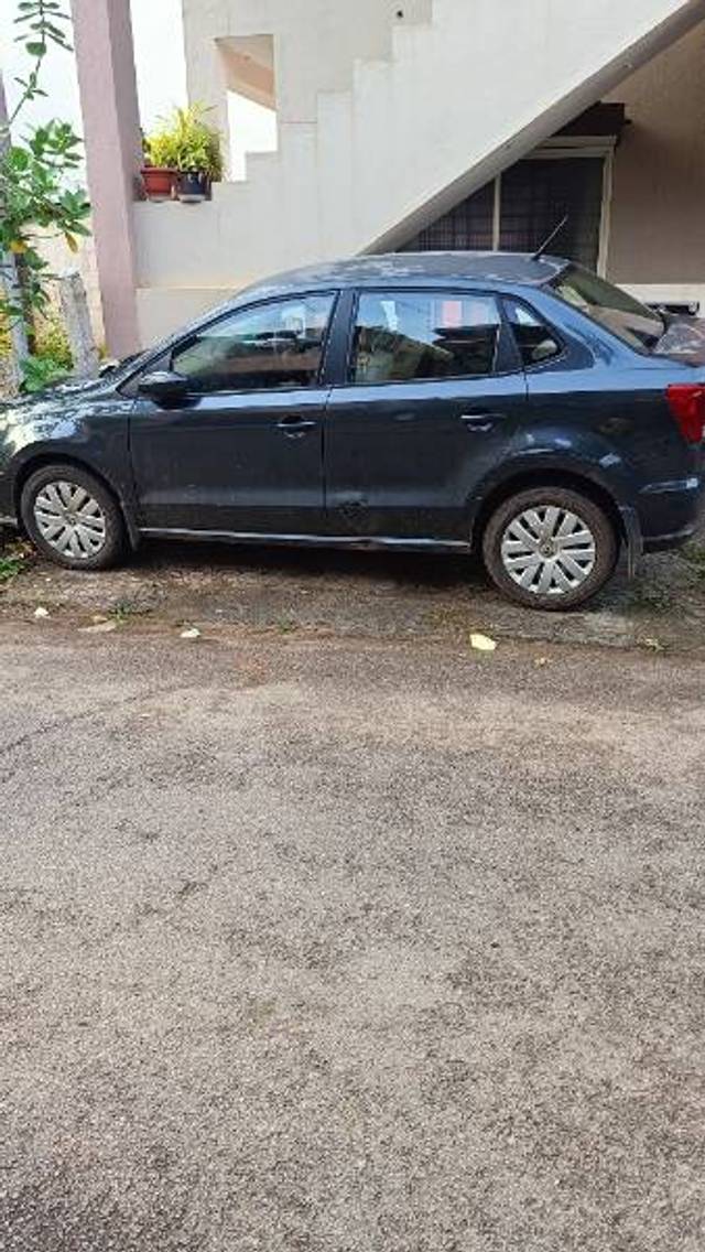 https://images10.gaadi.com/usedgaadi-sellcar/UsedCar/adeed644-0248-45c5-85b9-1148ed4fe82b/c51fafec-8555-45da-acd0-c717c56d6c5f.jpg?imwidth=6402