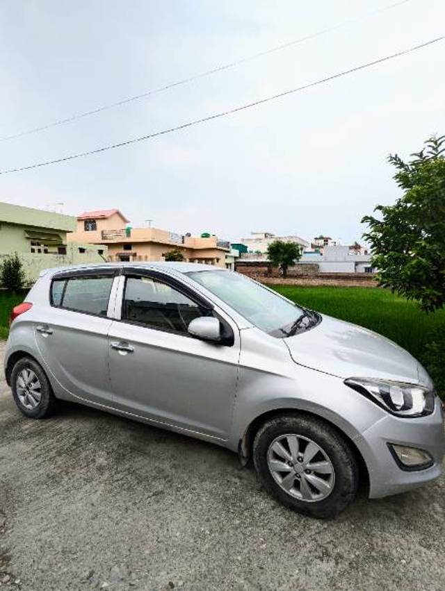 https://images10.gaadi.com/usedgaadi-sellcar/UsedCar/aeec09f2-78d6-4c6a-9e35-f4c9a60263c2/9e57a7d2-f86b-4b44-83a3-281fe39b383a.jpg?imwidth=6402