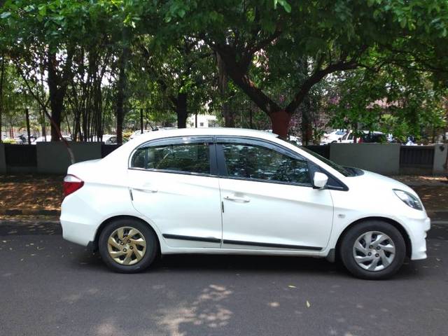 https://images10.gaadi.com/usedgaadi-sellcar/UsedCar/b07afd2e-411b-4143-a577-bbea66b578b4/6b23e381-a8e3-405f-8ebe-120226bf1946.jpg?imwidth=6401