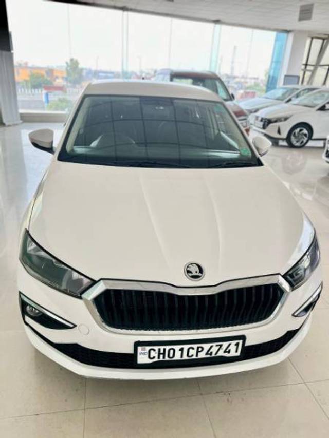 https://images10.gaadi.com/usedgaadi-sellcar/UsedCar/b0a25b06-7812-4e9d-b592-5ede26514974/93bedefa-c7e9-445a-9a38-7de84d4d43b9.jpeg?imwidth=6400
