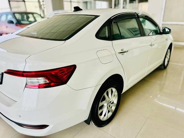 https://images10.gaadi.com/usedgaadi-sellcar/UsedCar/b0a25b06-7812-4e9d-b592-5ede26514974/cd83b72b-7309-4519-b5de-e5d11060466d.jpeg?imwidth=6402