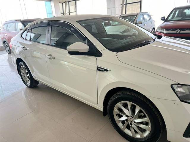 https://images10.gaadi.com/usedgaadi-sellcar/UsedCar/b0a25b06-7812-4e9d-b592-5ede26514974/ec98cb66-e67c-4fcd-b75e-c5ef2f820dfd.jpeg?imwidth=6401