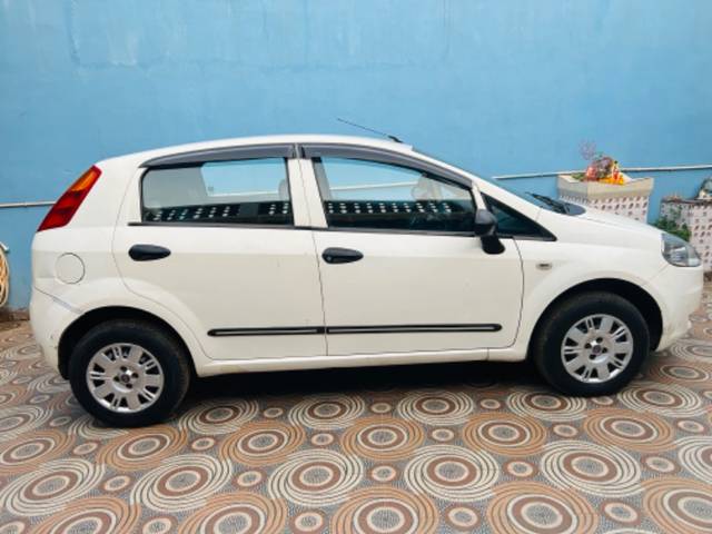 https://images10.gaadi.com/usedgaadi-sellcar/UsedCar/b16d4642-380c-4d45-a7b3-5c219233acd5/dea5fbc2-e0e1-4e57-af4d-06c022d0daa8.jpg?imwidth=6400