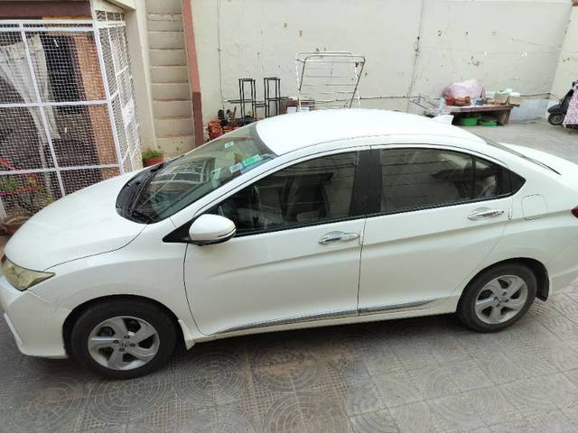 https://images10.gaadi.com/usedgaadi-sellcar/UsedCar/b18e218e-a113-4370-9603-7790a13069ee/6100f8ee-fdf2-44b1-a656-cac3f5fc8c1d.jpg?imwidth=6400