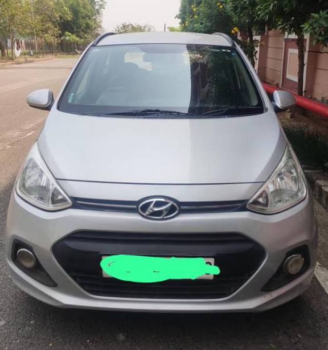 https://images10.gaadi.com/usedgaadi-sellcar/UsedCar/b1985e02-bcd2-463d-8cad-8286b881ee47/9526ed75-5899-448c-a755-d1330f4ce41c.jpg?imwidth=6400