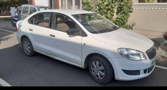 https://images10.gaadi.com/usedgaadi-sellcar/UsedCar/b19ffa52-65e4-4977-8385-e36b812ce714/2c06a564-ff4c-44db-a033-129bef1f7ed4.jpg?imwidth=6400