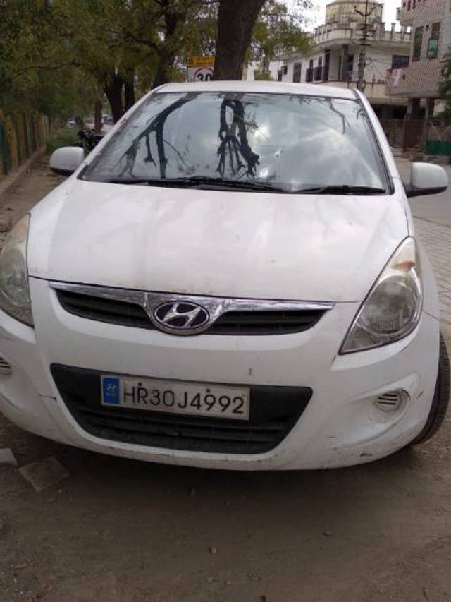 https://images10.gaadi.com/usedgaadi-sellcar/UsedCar/b1ac6a8e-5f54-417c-b4b7-2c7e2435eae2/6dacce00-23fd-4101-bf78-fba515d80f09.jpg?imwidth=6400