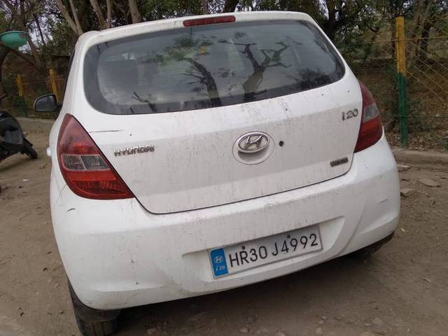 https://images10.gaadi.com/usedgaadi-sellcar/UsedCar/b1ac6a8e-5f54-417c-b4b7-2c7e2435eae2/ef6d8ba2-5ba2-4d54-87b3-0fae8ae54442.jpg?imwidth=6401