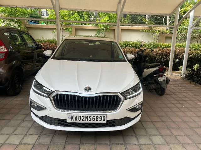 https://images10.gaadi.com/usedgaadi-sellcar/UsedCar/b1d26e4d-a4e4-4777-9248-f1b299abc2d5/950aca62-35da-49de-8188-b41525afe347.jpeg?imwidth=6400