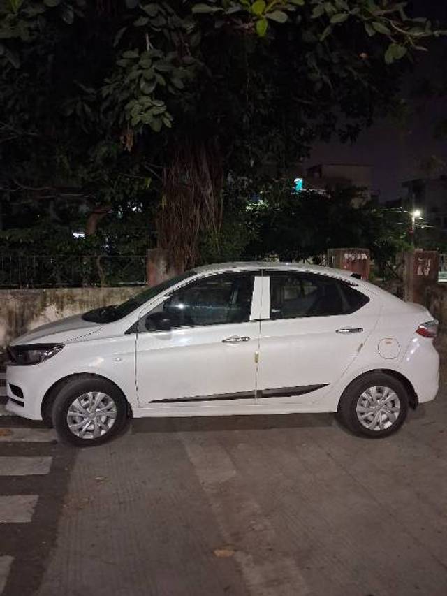 https://images10.gaadi.com/usedgaadi-sellcar/UsedCar/b1d3eec1-5b2b-4565-9092-94c12ef8b742/38223e06-6ccc-4e41-9da6-255d1e93ad13.jpg?imwidth=6402