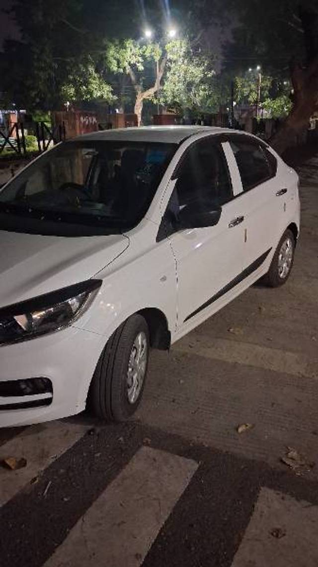 https://images10.gaadi.com/usedgaadi-sellcar/UsedCar/b1d3eec1-5b2b-4565-9092-94c12ef8b742/5ba7055d-a982-4a9e-aa1d-d5f697d07232.jpg?imwidth=6400