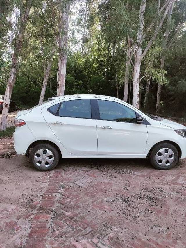 https://images10.gaadi.com/usedgaadi-sellcar/UsedCar/b1e34979-e1e7-4ac8-b091-b0aecf529667/ec0ee652-8acc-4c1c-ad33-e638cf5536a4.jpg?imwidth=6401