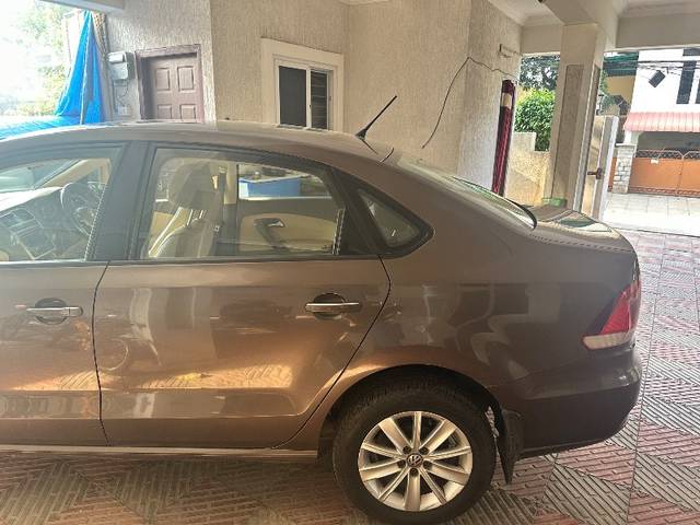 https://images10.gaadi.com/usedgaadi-sellcar/UsedCar/b2142799-498f-46e8-bc94-a2f866a81ea5/dfe44acb-4876-4dd2-8292-e362e47c54f0.jpg?imwidth=6402