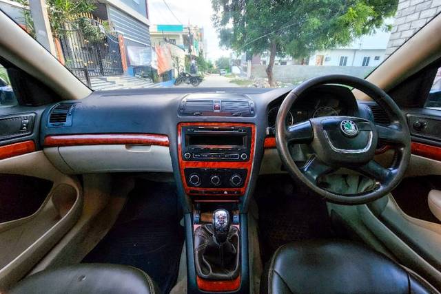 https://images10.gaadi.com/usedgaadi-sellcar/UsedCar/b2243357-1bc0-4a3e-823b-317d3aacb194/72eb44f4-4551-44ac-b6db-8bf902993fa9.jpg?imwidth=6402