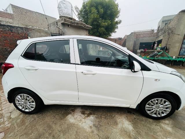 https://images10.gaadi.com/usedgaadi-sellcar/UsedCar/b27bb462-956f-4b72-8b3b-4bef3b481015/283c2840-2698-4bc0-8e20-6a9f0b8f8838.jpeg?imwidth=6401