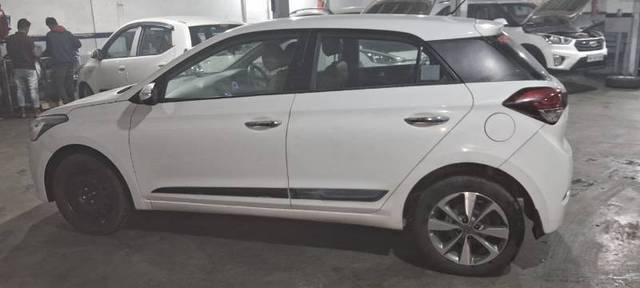 https://images10.gaadi.com/usedgaadi-sellcar/UsedCar/b28462b5-aed5-4702-a5c7-ca1c30237eb7/be450fb9-d213-4b18-b189-adfbb715046e.jpg?imwidth=6400