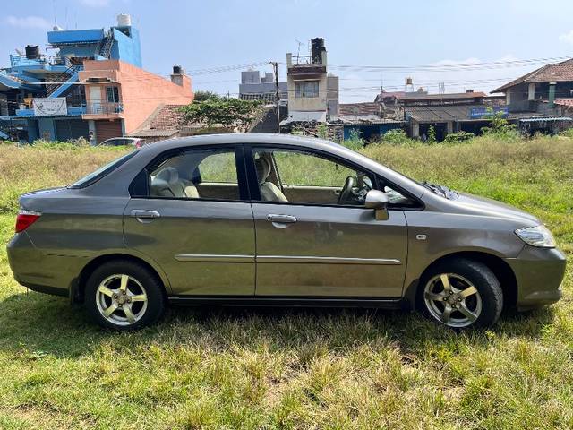 https://images10.gaadi.com/usedgaadi-sellcar/UsedCar/b289ea57-8cbb-43d0-930f-86954401fb2c/649f54a9-e788-461c-964c-21d025096e1c.jpeg?imwidth=6401