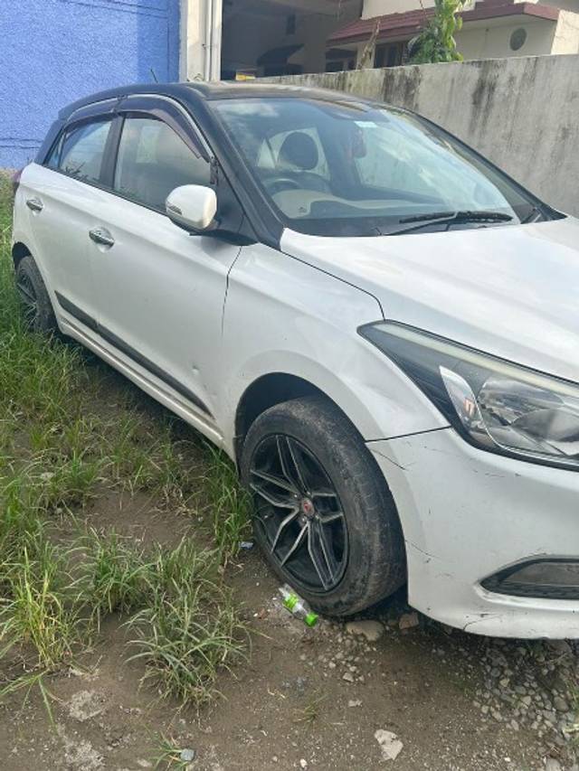https://images10.gaadi.com/usedgaadi-sellcar/UsedCar/b28ad890-b440-4f13-99a7-afa35777500b/35e6ffef-f8e2-4777-aedd-8a8254b5346c.jpeg?imwidth=6400