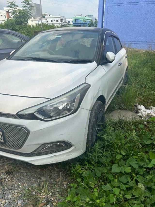 https://images10.gaadi.com/usedgaadi-sellcar/UsedCar/b28ad890-b440-4f13-99a7-afa35777500b/af0e90d0-2bd9-432a-9c3a-cd8d49e36982.jpeg?imwidth=6402