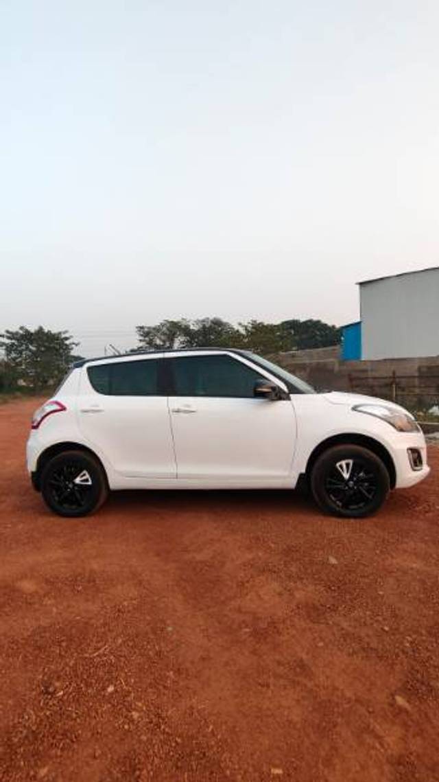 https://images10.gaadi.com/usedgaadi-sellcar/UsedCar/b3623448-4c4c-4a3e-a266-dc4777cf92c6/073ea597-edbc-4bd5-9950-57ecd6c79426.jpg?imwidth=6401