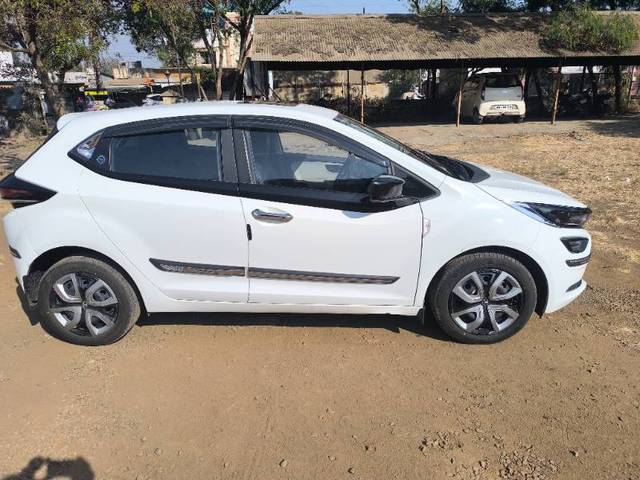 https://images10.gaadi.com/usedgaadi-sellcar/UsedCar/b3658738-70a3-48a3-a760-af35e1dc7f34/03f1cdf5-2857-421c-bbff-eba7c7dd8330.jpg?imwidth=6401