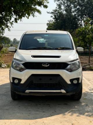 Mahindra NuvoSport Mahindra NuvoSport N8 AMT