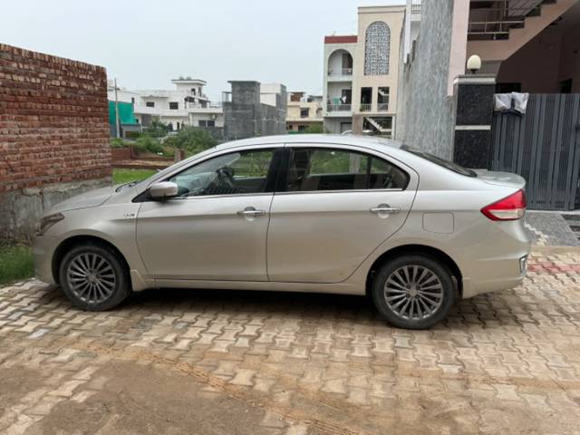 https://images10.gaadi.com/usedgaadi-sellcar/UsedCar/b38a18f7-0081-4c97-bec5-7e13ea5e4201/dec55287-f253-48d5-820e-7c6794f206f7.jpeg?imwidth=6402