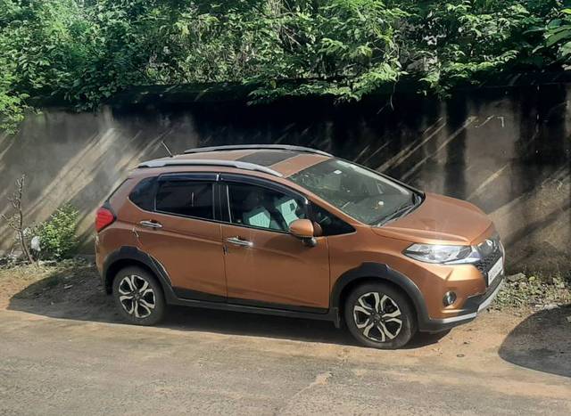 https://images10.gaadi.com/usedgaadi-sellcar/UsedCar/b3961e95-ce77-45a9-b4bf-67a86ecbbd78/8aaded95-271c-40fc-946a-73344f33de40.jpg?imwidth=6401