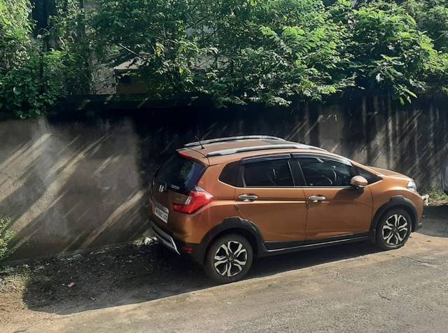 https://images10.gaadi.com/usedgaadi-sellcar/UsedCar/b3961e95-ce77-45a9-b4bf-67a86ecbbd78/b736ae50-454c-4920-b642-3f187b348330.jpg?imwidth=6402