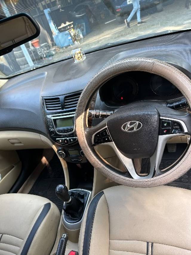 https://images10.gaadi.com/usedgaadi-sellcar/UsedCar/b3f5e0c9-b20d-4b71-a5a8-512ea6dc0e49/5cacee00-125d-48d0-87bf-cb023ef91d59.jpg?imwidth=6401