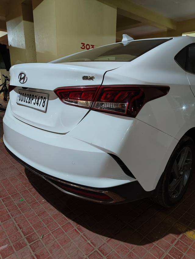 https://images10.gaadi.com/usedgaadi-sellcar/UsedCar/b44d0f00-0f3a-4a26-b107-7eca325774d5/8b1901ec-863a-4073-a514-63f1b22d67b7.jpg?imwidth=6402