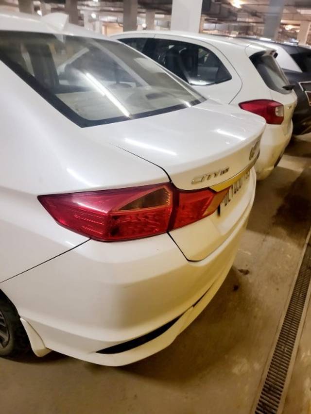 https://images10.gaadi.com/usedgaadi-sellcar/UsedCar/b4739b90-1d02-41ae-857e-8ded5bc9aea4/3564700d-60d9-466f-b507-df1e5e0a5609.jpeg?imwidth=6401