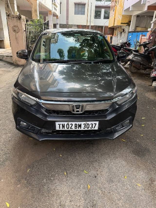 https://images10.gaadi.com/usedgaadi-sellcar/UsedCar/b4844ed5-9f41-4bf7-ab17-49aace955bf7/f69b9f28-e60a-414f-8915-0465fa0be625.jpeg?imwidth=6400