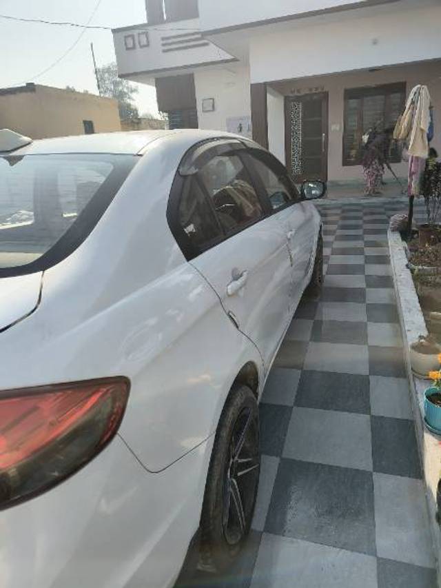 https://images10.gaadi.com/usedgaadi-sellcar/UsedCar/b49dad17-25da-40cb-abd4-7273fe591ac7/e346aa7a-68ef-4490-ad2f-51d3b4815bd1.jpg?imwidth=6401