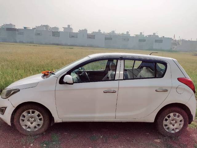 https://images10.gaadi.com/usedgaadi-sellcar/UsedCar/b4a16e14-6ae3-45c2-847d-50b8a98ad91d/c4400b82-0a82-4d31-9202-0ee4a298fce1.jpg?imwidth=6400