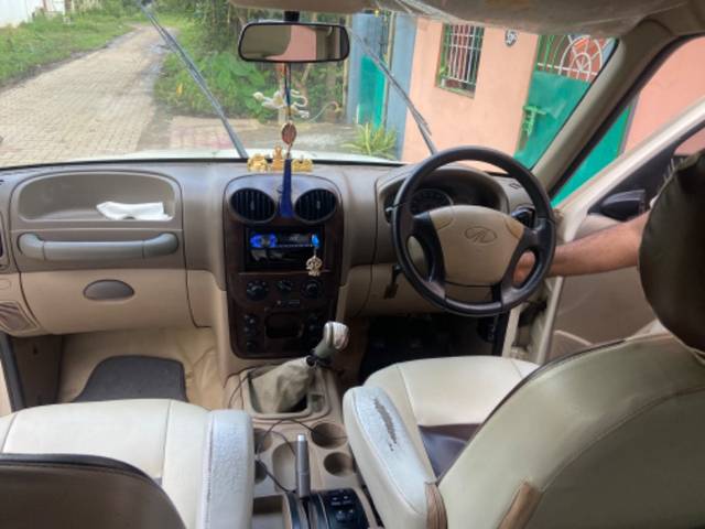 https://images10.gaadi.com/usedgaadi-sellcar/UsedCar/b4a2fa7e-197c-418c-b3e6-5a43d1e64d39/97fedaae-74b9-4310-8991-6e5829da35b1.jpeg?imwidth=6402