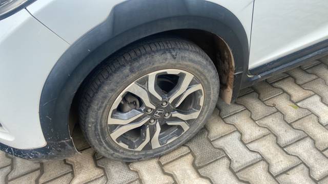 https://images10.gaadi.com/usedgaadi-sellcar/UsedCar/b4e53cde-ef86-4b7e-b013-07ef62f922f6/ffdaa601-9d23-4417-94bf-910ae2e1f189.jpeg?imwidth=6402