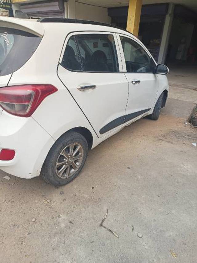 https://images10.gaadi.com/usedgaadi-sellcar/UsedCar/b4fb552d-e954-444d-a44d-34dd0c16ff92/1f16ec1b-5a0c-4ce0-a314-c6648d5360f9.jpg?imwidth=6401