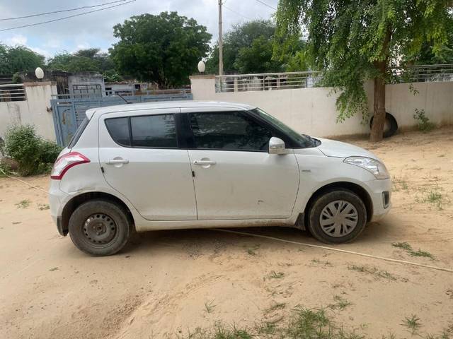 https://images10.gaadi.com/usedgaadi-sellcar/UsedCar/b55013fa-c0ef-4cfe-bde3-e57cbedabc40/064a8daa-60a2-4e22-b9f3-23b15cc2816a.jpg?imwidth=6401