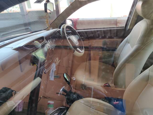 https://images10.gaadi.com/usedgaadi-sellcar/UsedCar/b5896cfd-5d15-4c91-9253-5df5b5dcfff2/0e8c892b-b389-4813-9c06-5b05c36e1a75.jpg?imwidth=6402