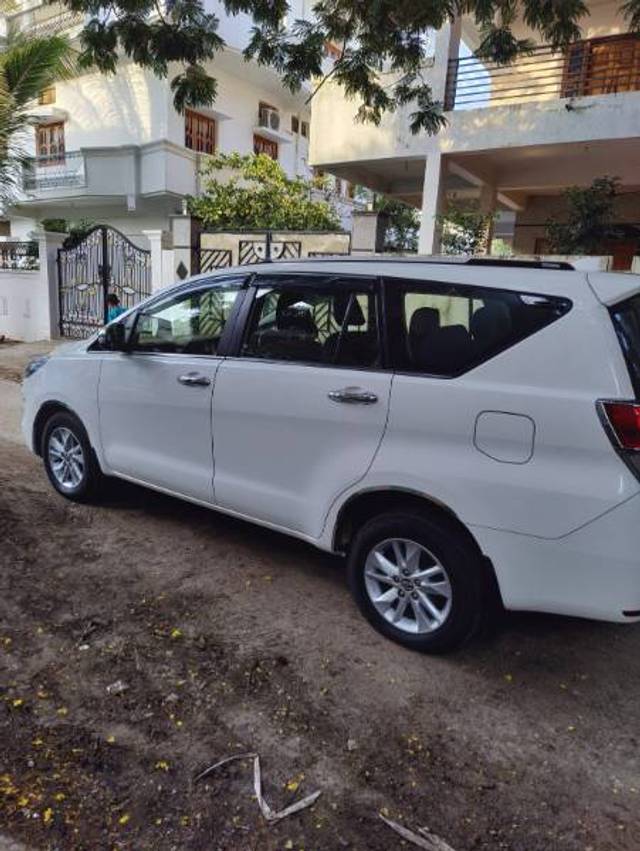 https://images10.gaadi.com/usedgaadi-sellcar/UsedCar/b5d1639e-9584-414f-988f-ae8fb31ae9cf/f71d039b-677a-45d5-9f8e-4d4627c96d53.jpg?imwidth=6400