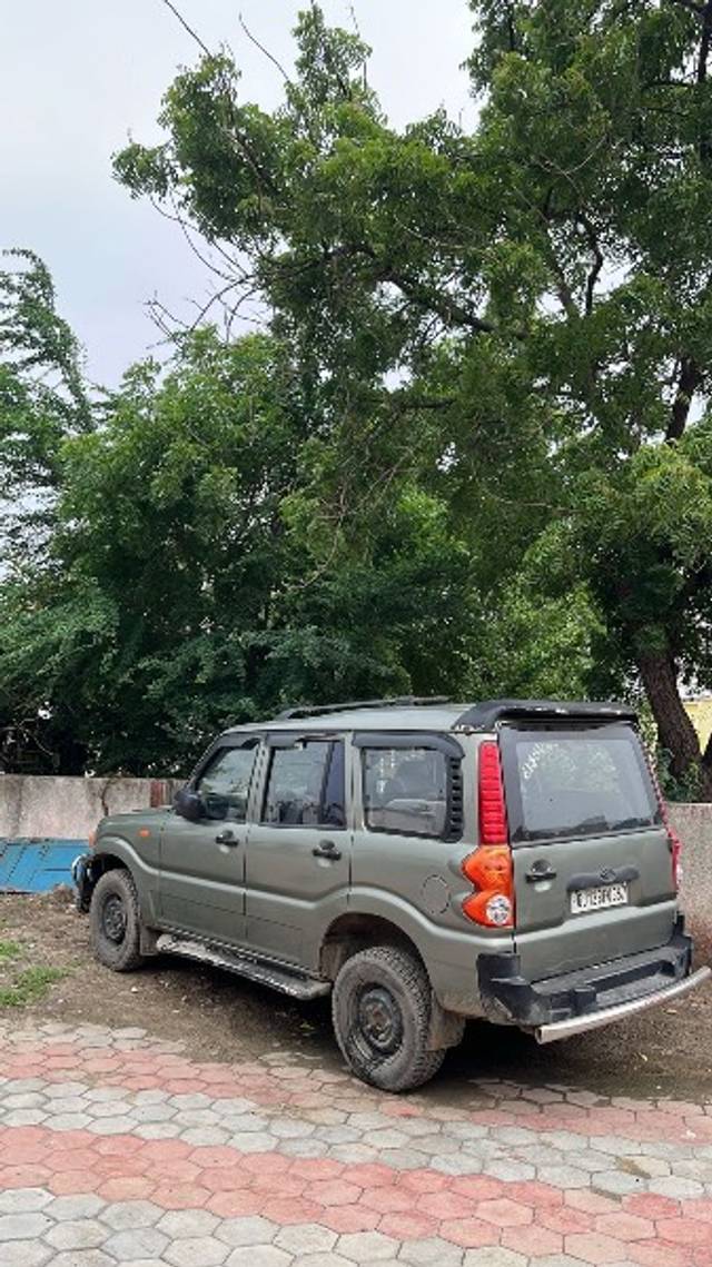 https://images10.gaadi.com/usedgaadi-sellcar/UsedCar/b5ea9628-5470-4979-b731-abc103b72ff4/5deffdef-cf49-4073-8c59-cbfe87ed3662.jpeg?imwidth=6401