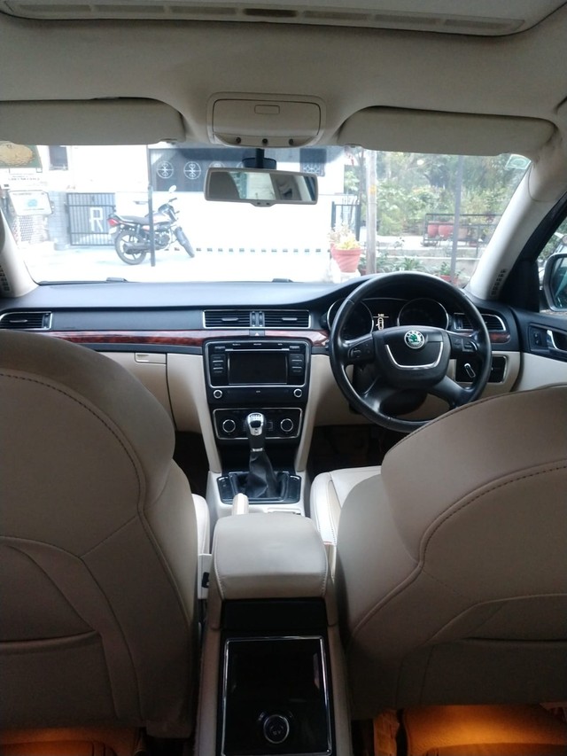 Second-hand 2011 Skoda Superb 1.8 TSI MT for sale in Chandigarh-10