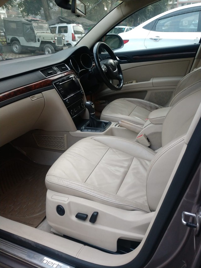 Second-hand 2011 Skoda Superb 1.8 TSI MT for sale in Chandigarh-13